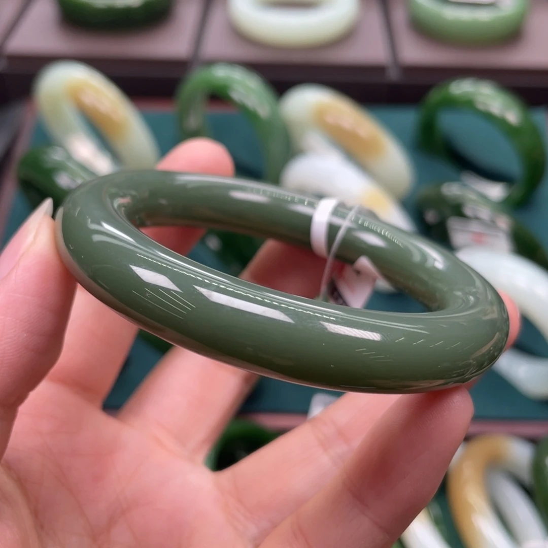和田玉（碧玉）未镶嵌手镯