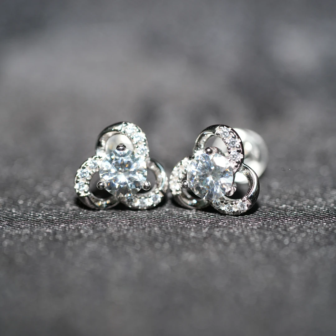 925银莫桑石耳饰 三叶草造型镶嵌莫桑钻耳钉MS037