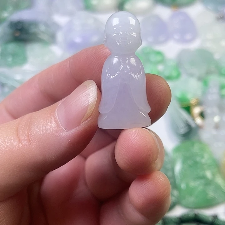 “***期翡翠未镶嵌颈饰小沙弥