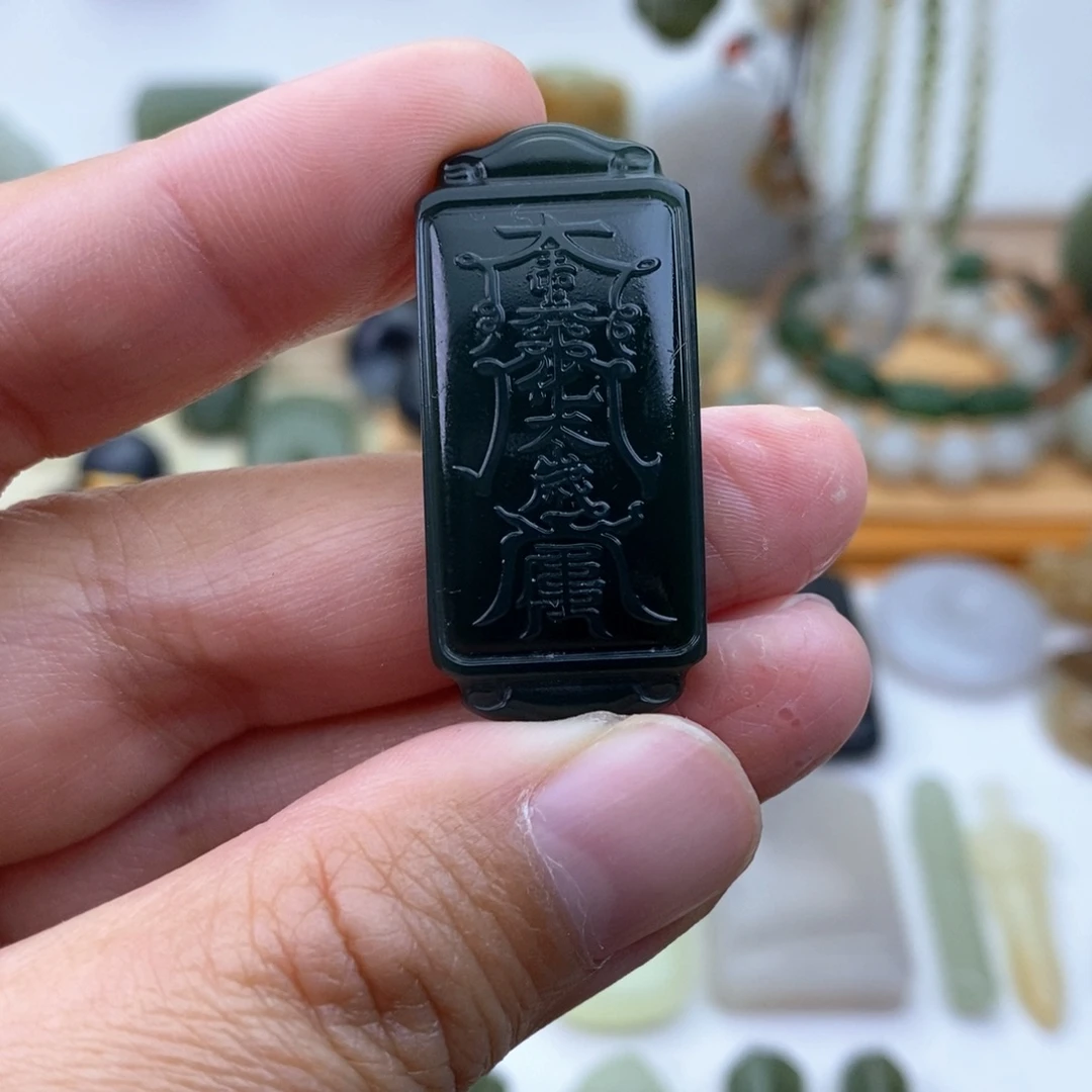 和田玉未镶嵌颈饰微包容有结构过渡色介意勿拍