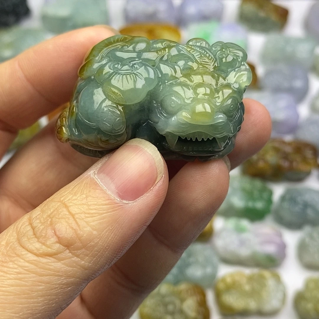 翡翠未镶嵌颈饰貔貅