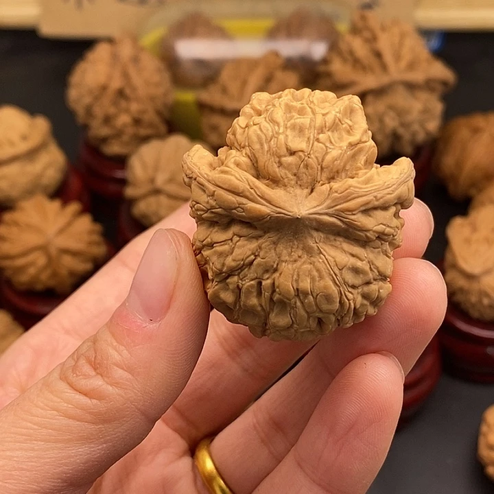 用***5文玩核桃吊坠瑕疵单只不退不换