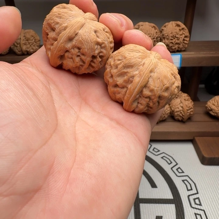 流***狼文玩核桃把件元宝