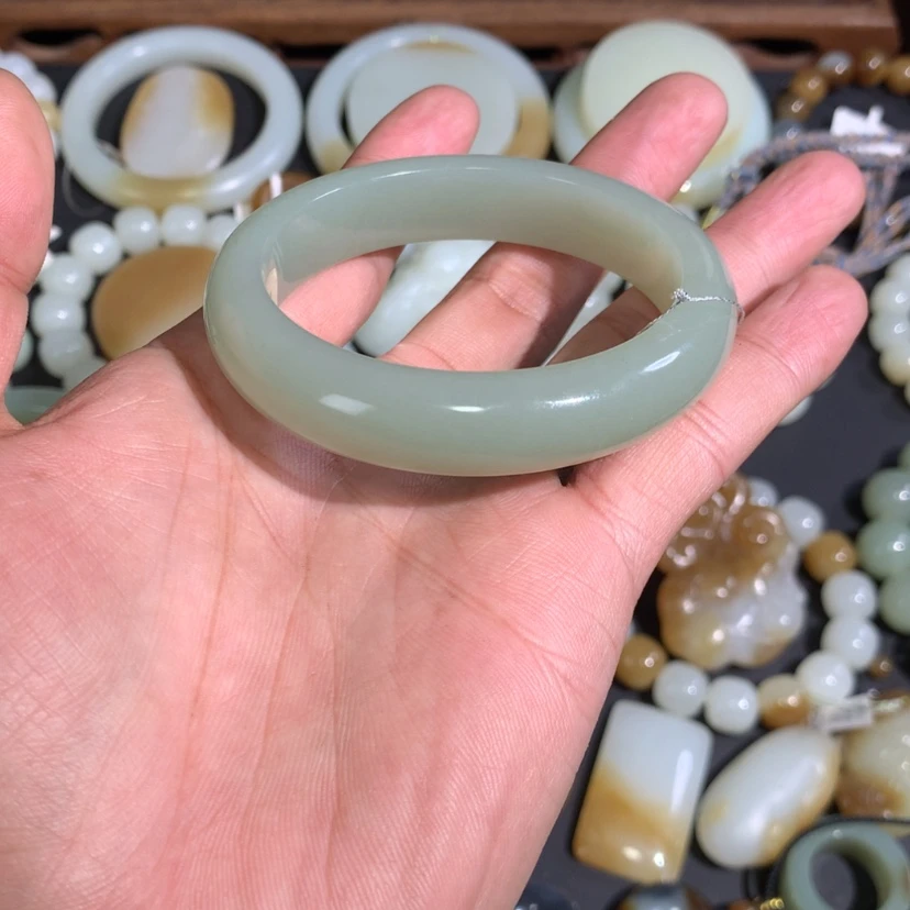 【闪购商品】和田玉手镯未镶嵌大***康且末近矿老料青白奶蓝手镯