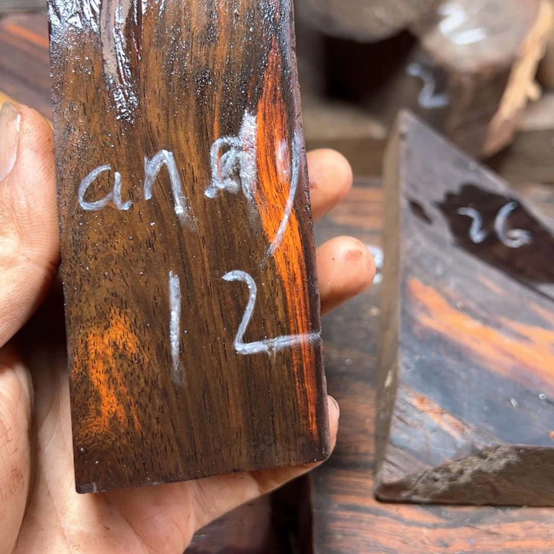 交趾黄檀（大红酸枝）a**y