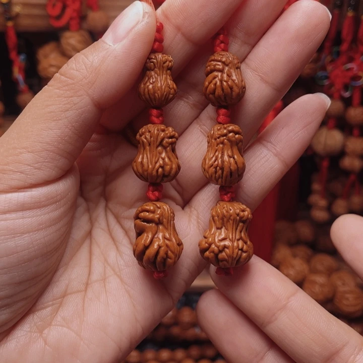 木质类龙桃枭挂件