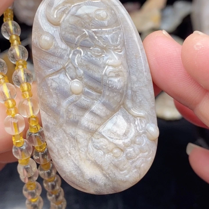 硅化玉未镶嵌颈饰