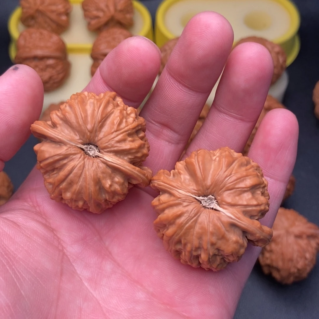 文玩核桃把件老款白狮子40