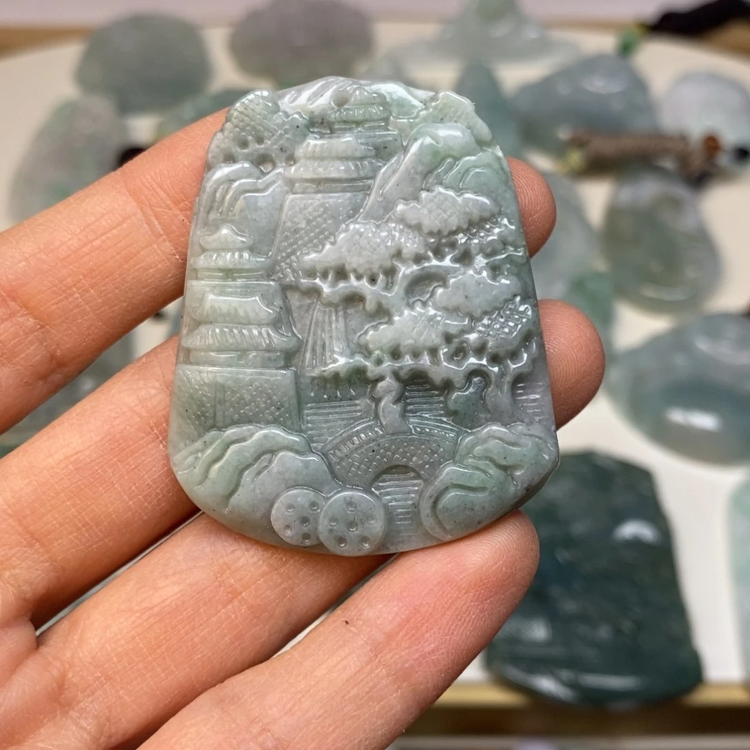 翡翠颈饰未镶嵌山水