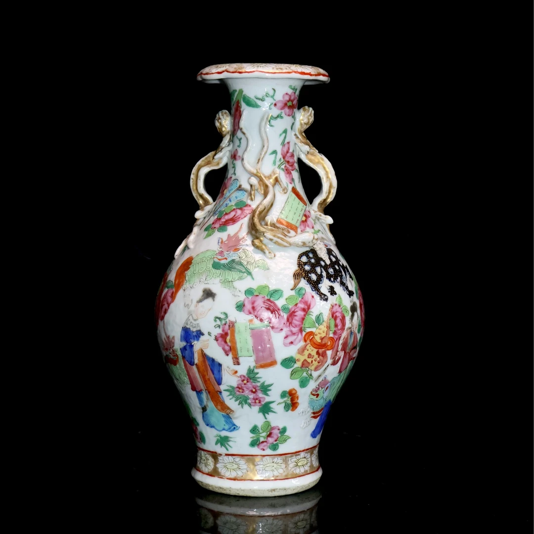 60:清晚期广彩人物盘螭龙瓶