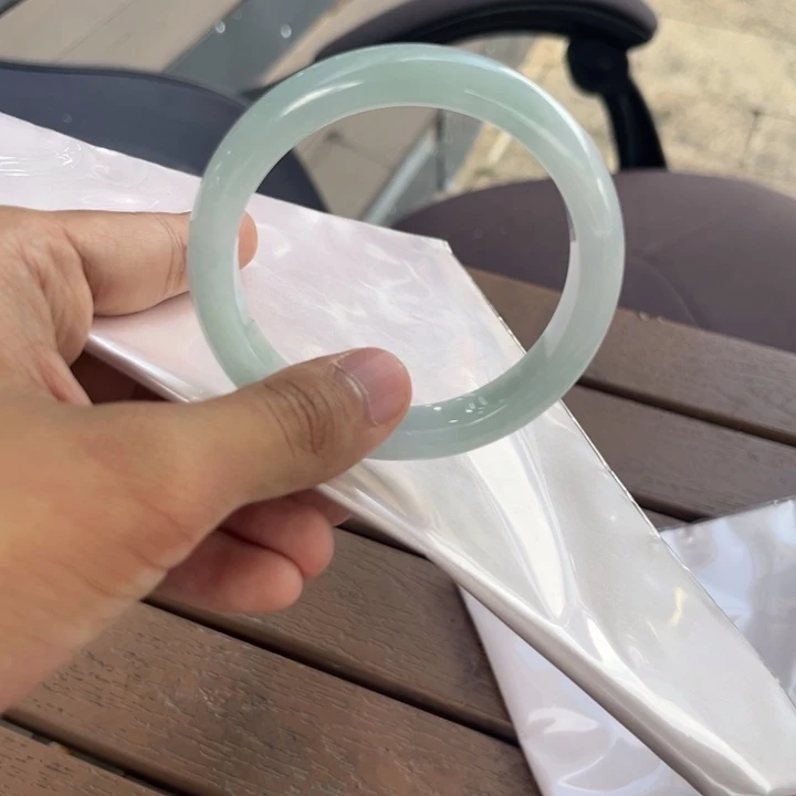 翡翠手镯未镶嵌手镯