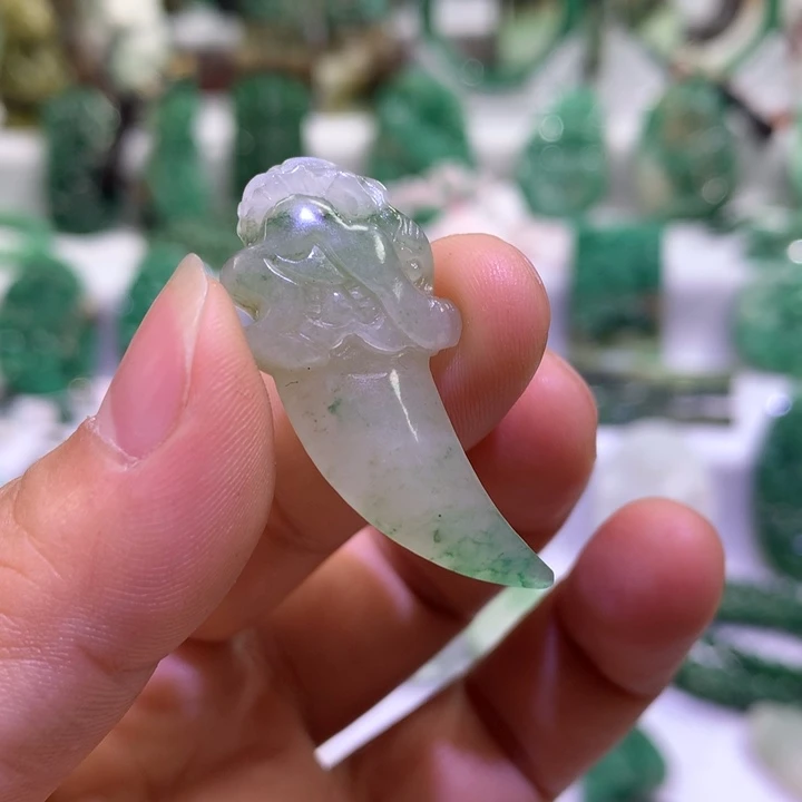 独山玉未镶嵌颈饰