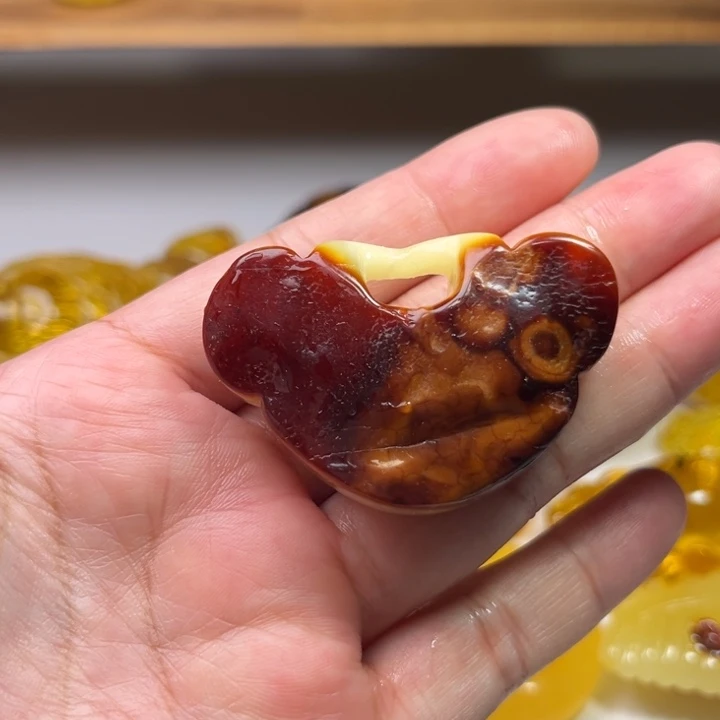 琥珀颈饰未镶嵌琥珀蜜蜡