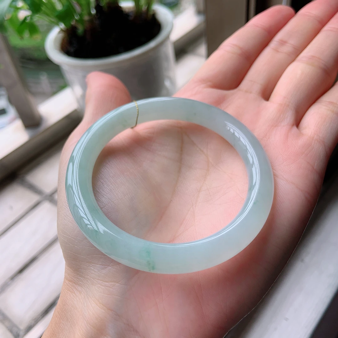 53➕圈（圆镯）胶润浅绿缅甸天然a货时尚百搭气质