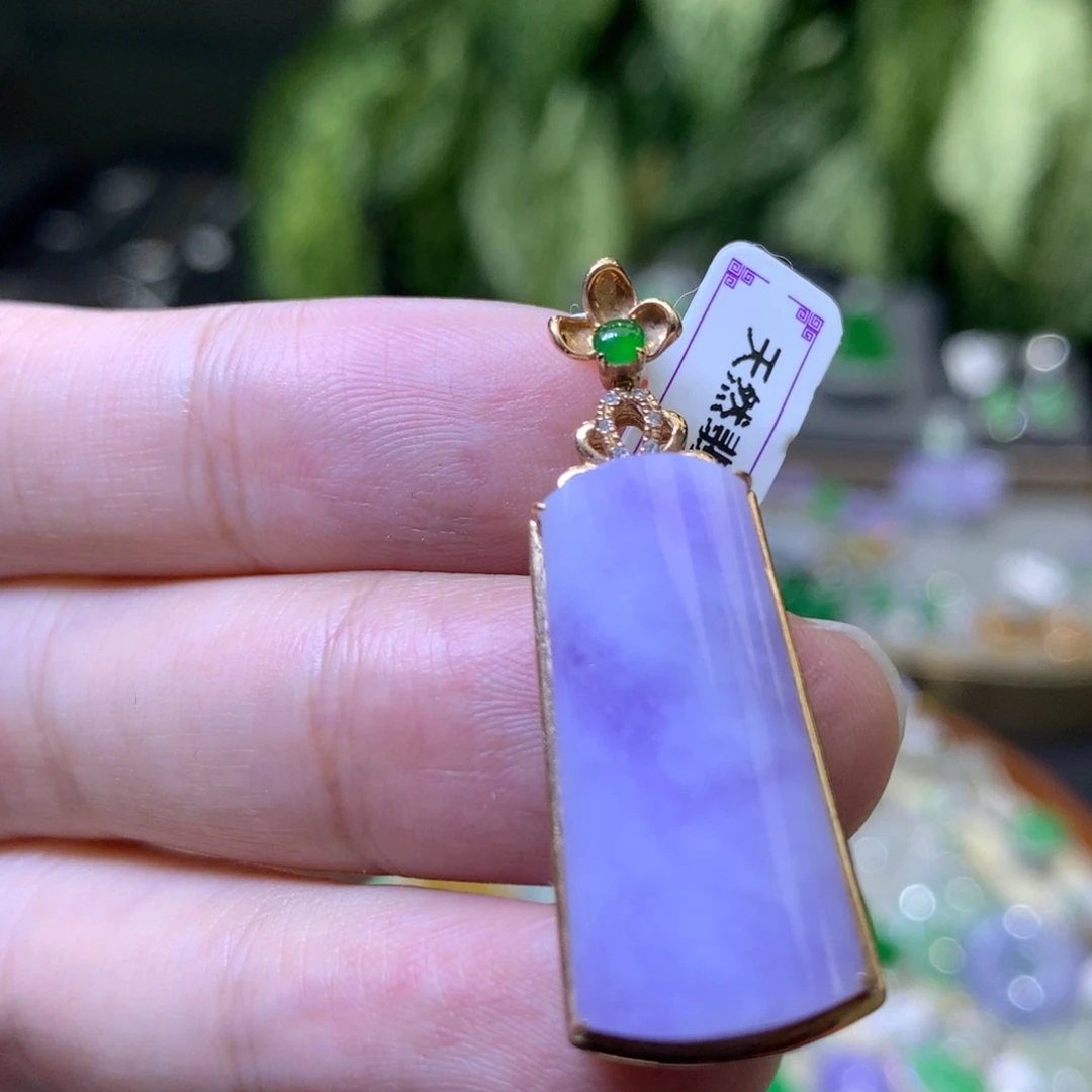 颈饰18K金镶嵌翡翠