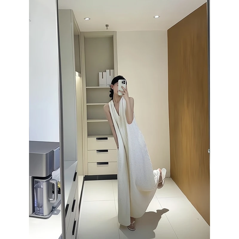 2025春夏季新款度假风V领连衣裙美背交叉小众设计感气质大摆裙女