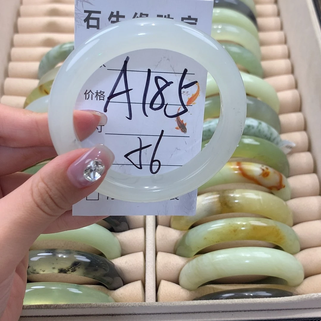 【闪购商品】未镶嵌蛇纹石玉手镯