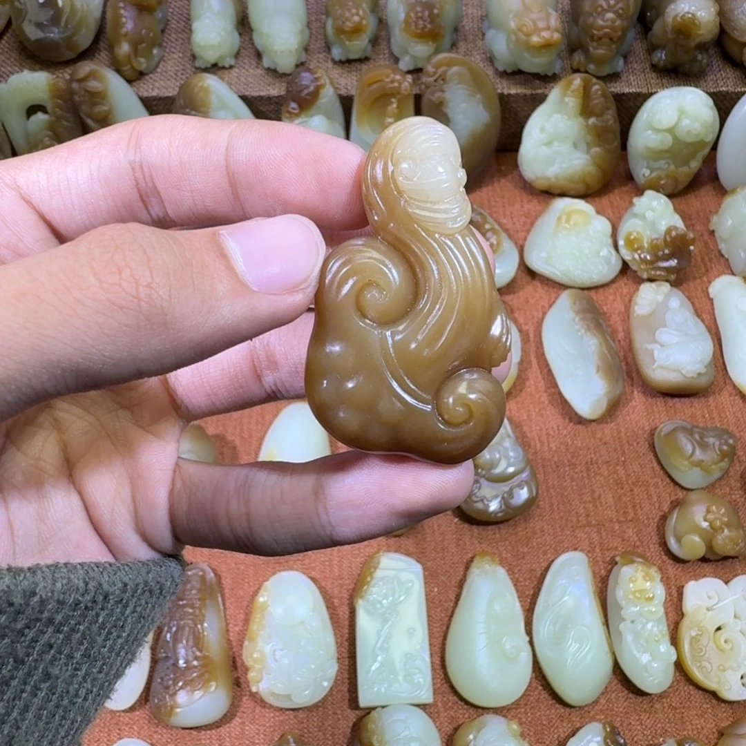 和田玉未镶嵌颈饰