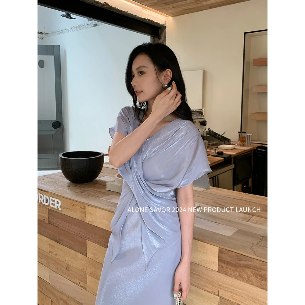 【ALONE SAVOR】卓然，经典斜裁顺垂柔软缎面水泽感直筒半裙套装U113