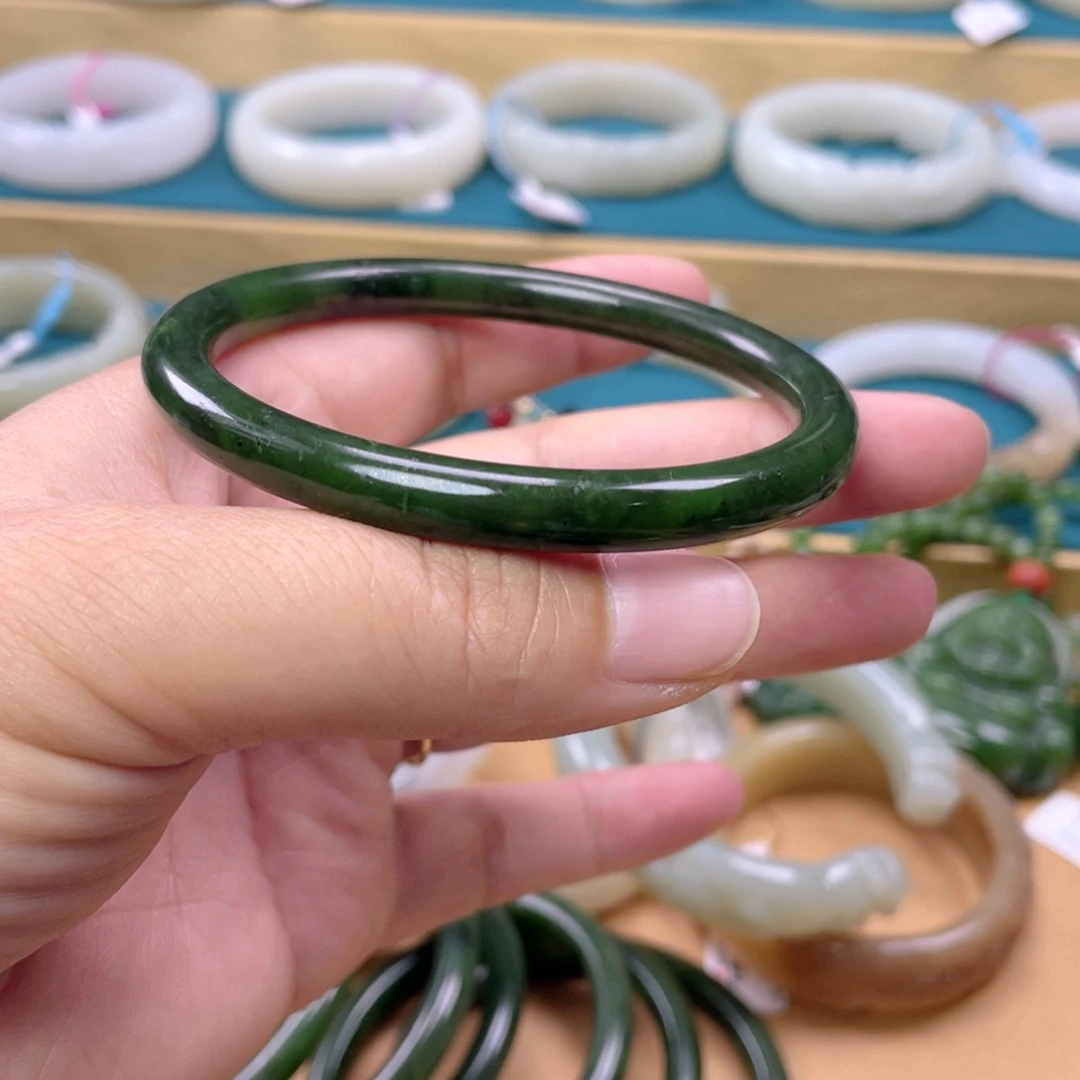 和田玉手镯未镶嵌5