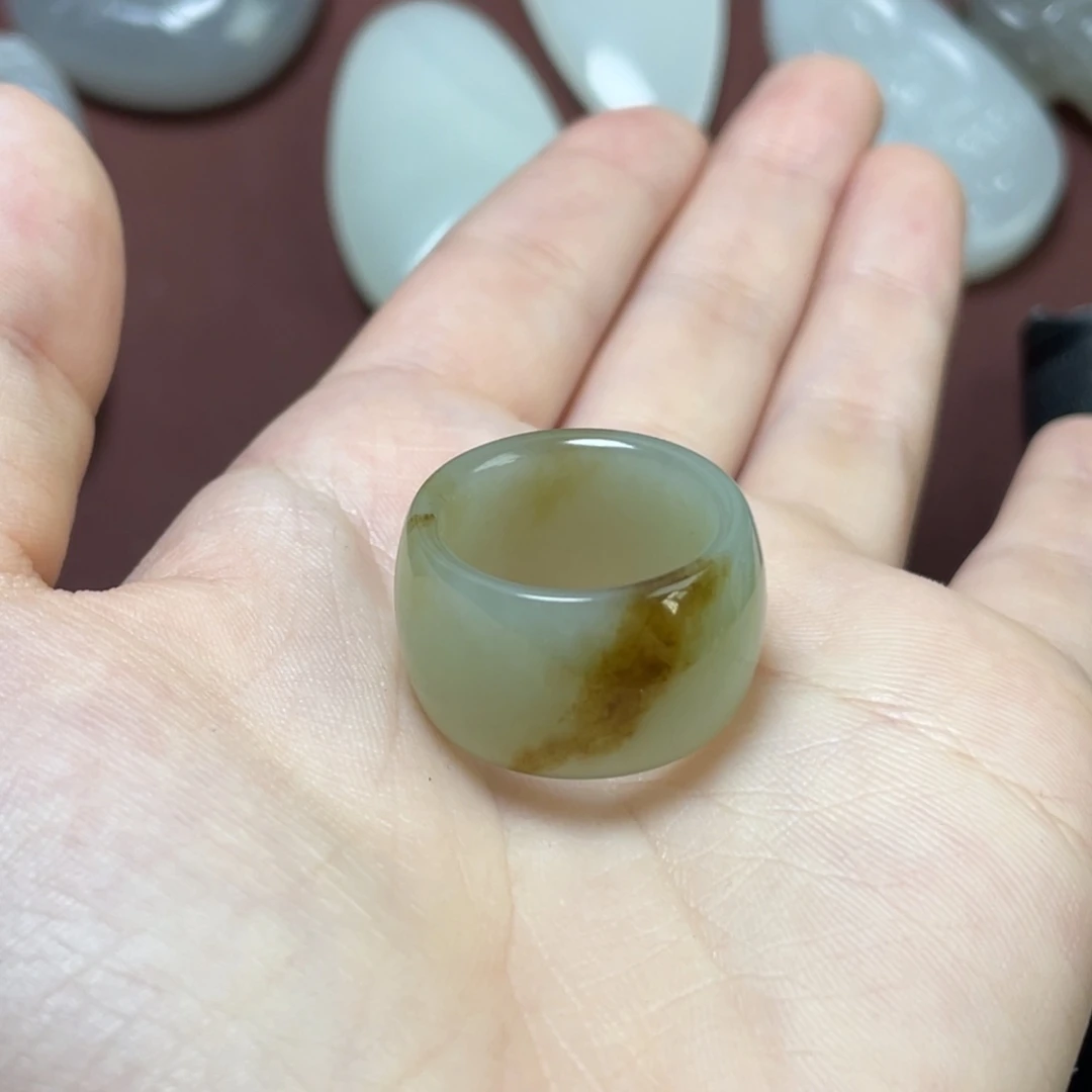 和田玉（糖玉）未镶嵌颈饰