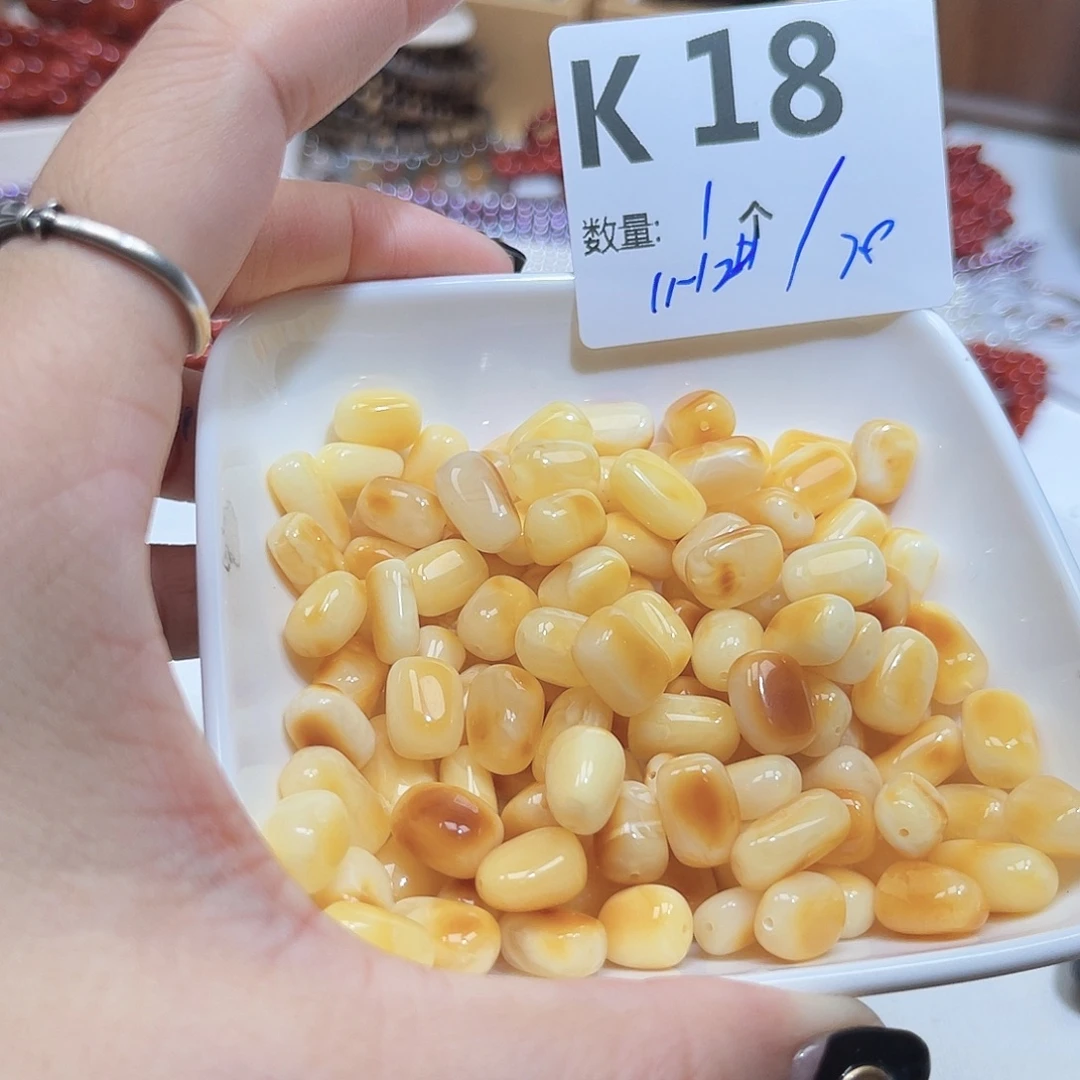 蜜蜡未镶嵌珠宝奇石K18。