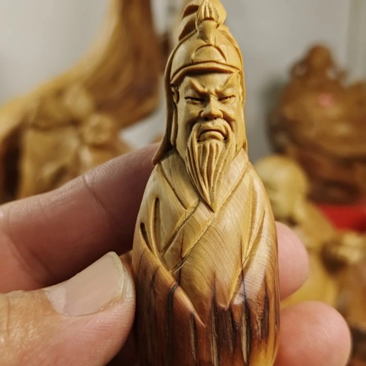 柏木虎皮纹沉化料关公手把件