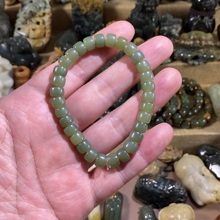 未镶嵌透闪石质玉挂件