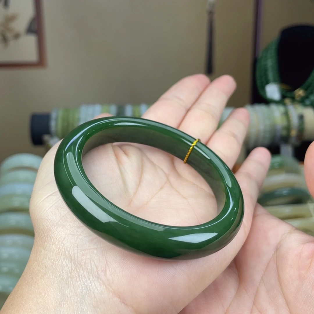 仙***长和田玉未镶嵌手镯