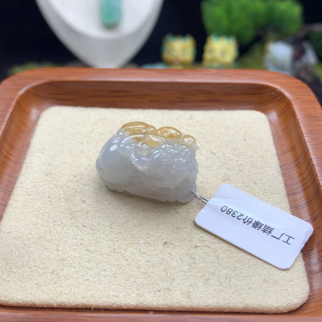 翡翠未镶嵌颈饰24