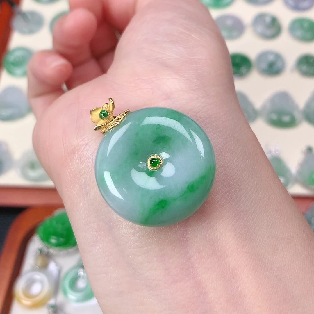 翡翠未镶嵌颈饰吊坠