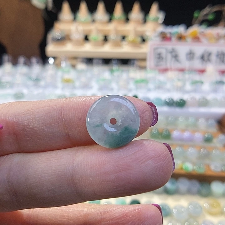 翡翠未镶嵌颈饰飘花扣福利不退换