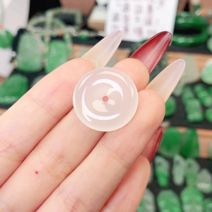石英质玉（非洲翠）未镶嵌颈饰