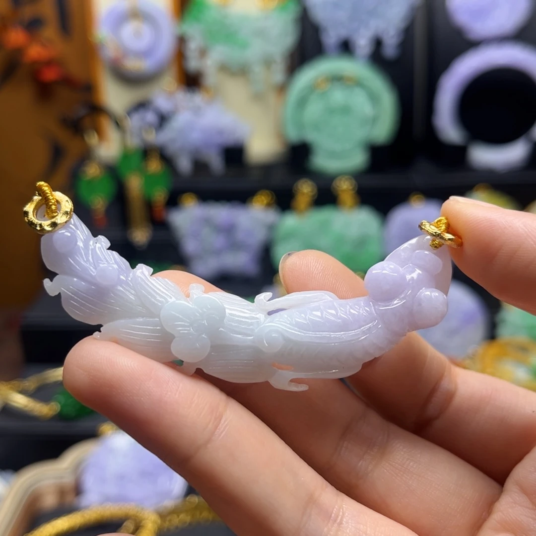 翡翠未镶嵌颈饰锦鲤