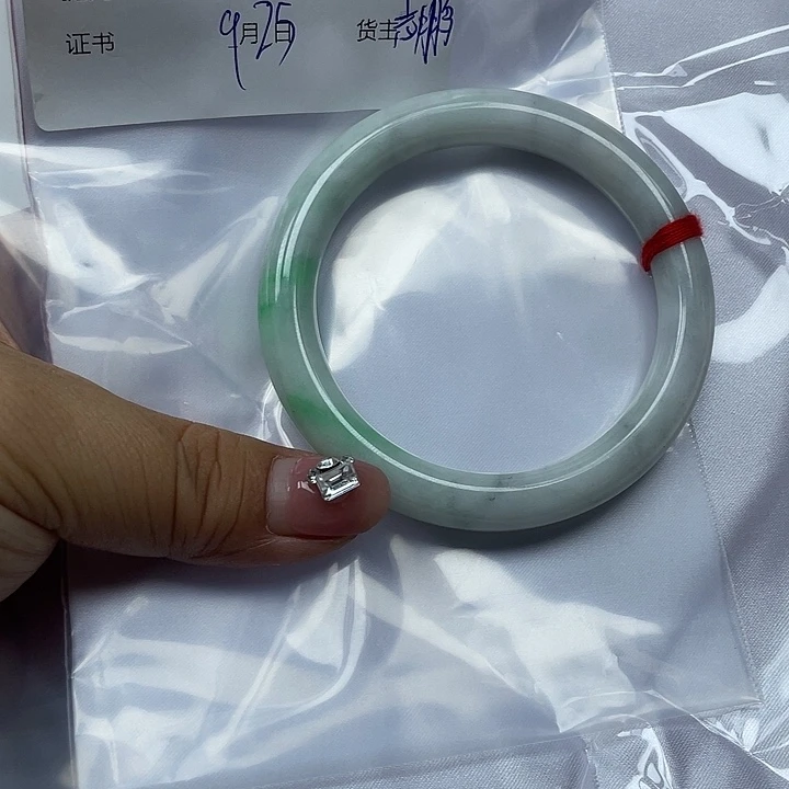 敏***人翡翠未镶嵌手镯翡翠