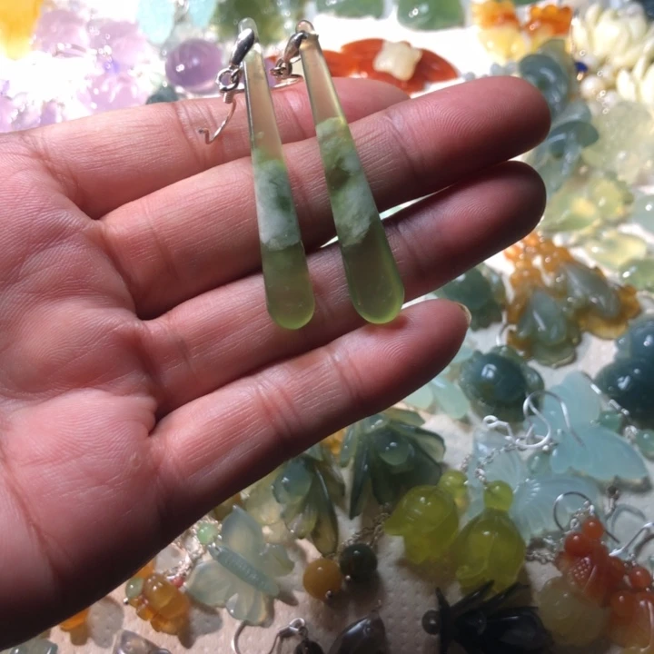 蛇纹石玉未镶嵌耳坠