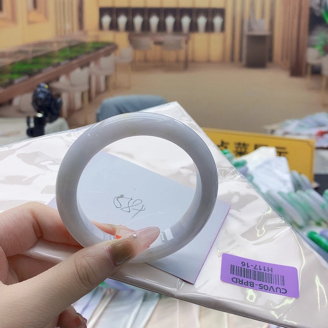 翡翠手镯未镶嵌hhhggyyyyyyggggygg