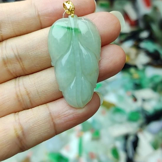 翡翠18K金镶嵌颈饰28