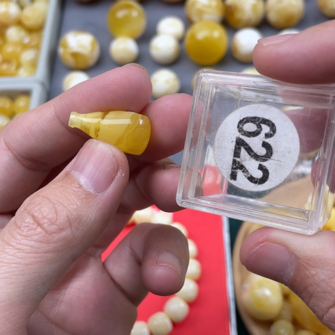 蜜蜡珠宝奇石未镶嵌