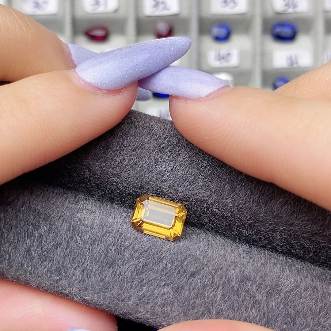 蓝宝石裸石未镶嵌无烧祖切明亮火彩好2.41ct/0085