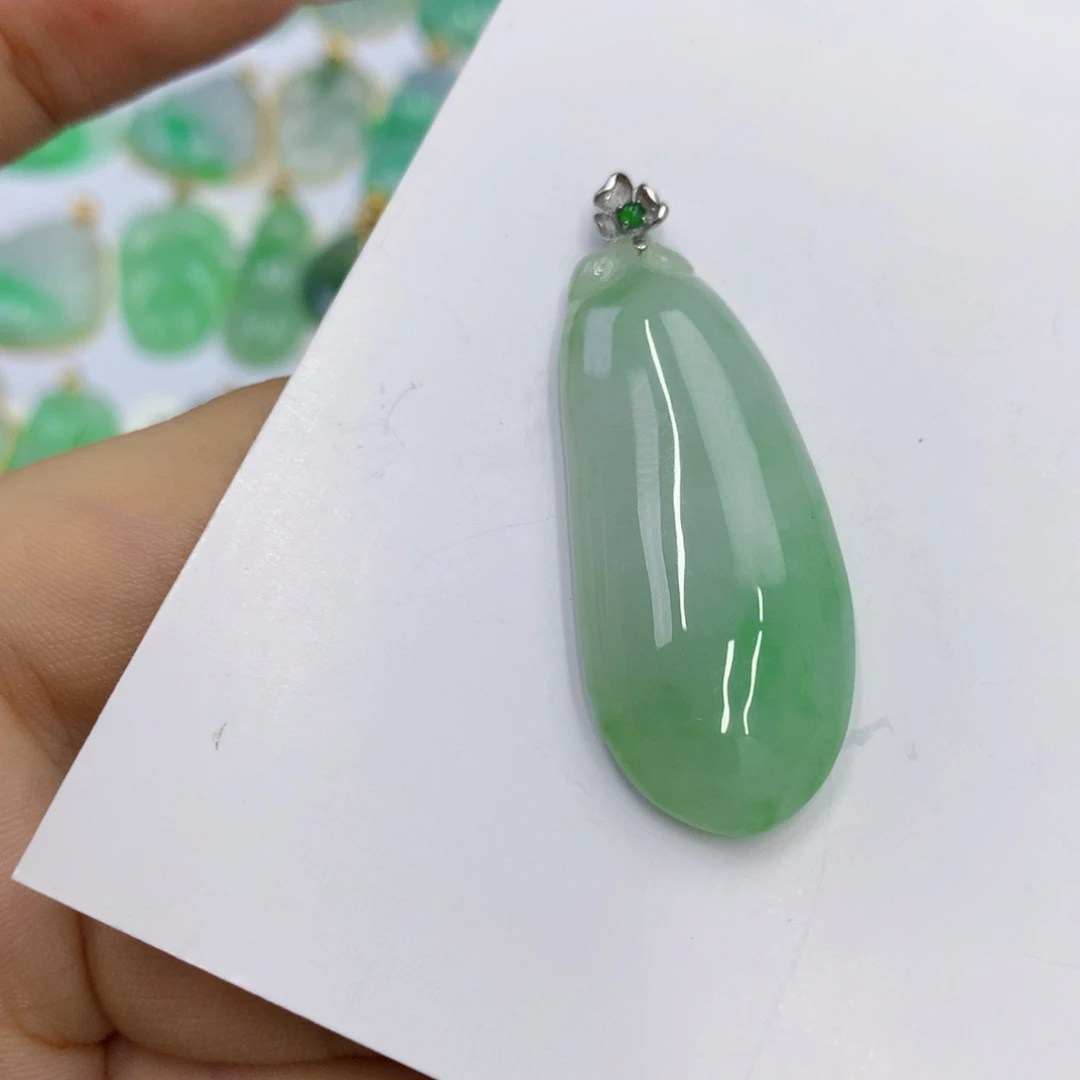 翡翠18K金镶嵌颈饰翡翠