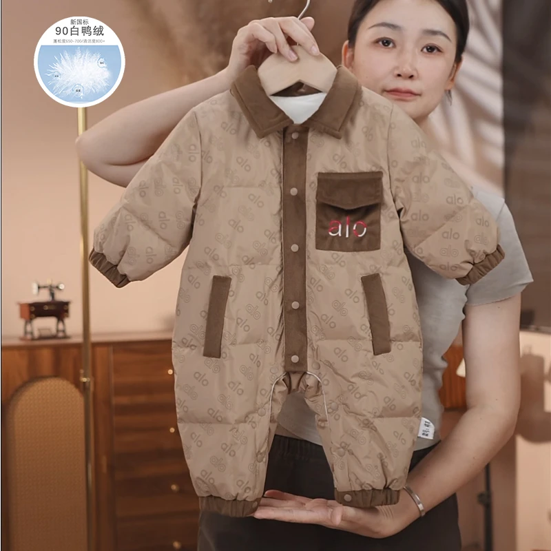婴儿羽绒服连体衣冬季轻薄小月龄宝宝外出服冬天白鸭绒保暖衣服