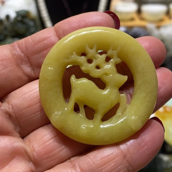 蛇纹石玉挂坠未镶嵌