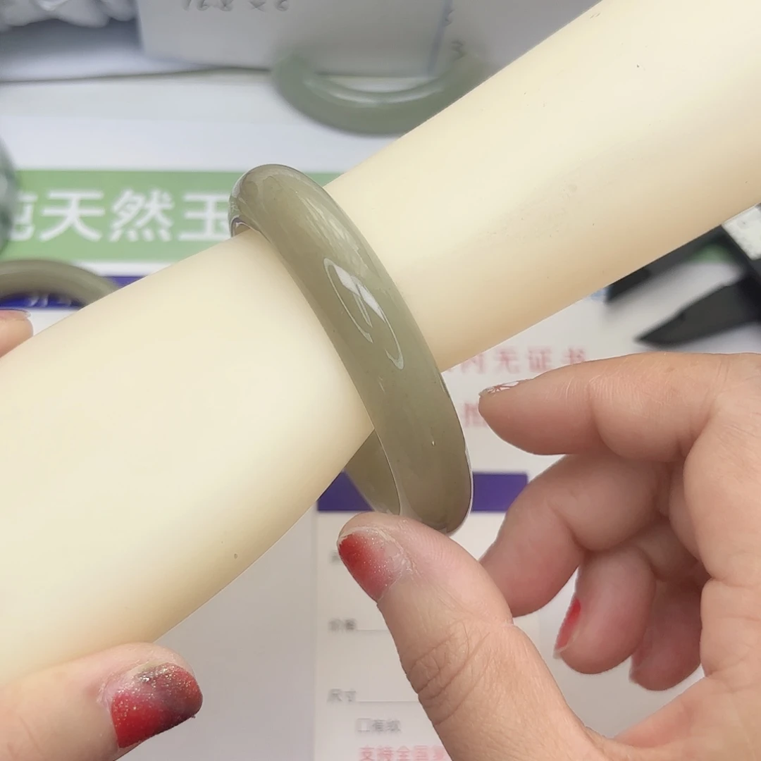 石英质玉未镶嵌手镯68/58