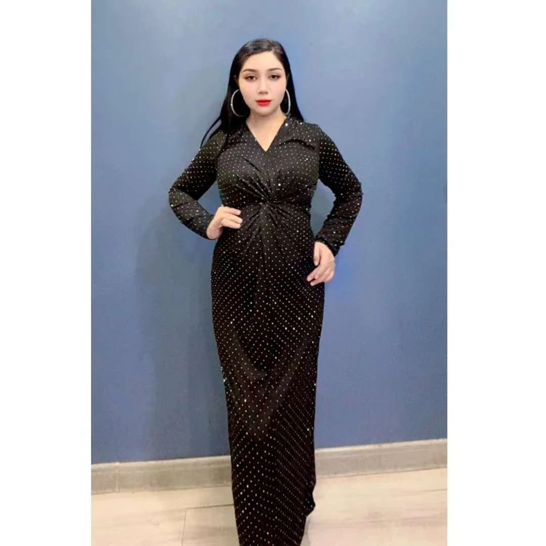 983【提拉】新款时尚烫钻气质V领黑色连衣裙