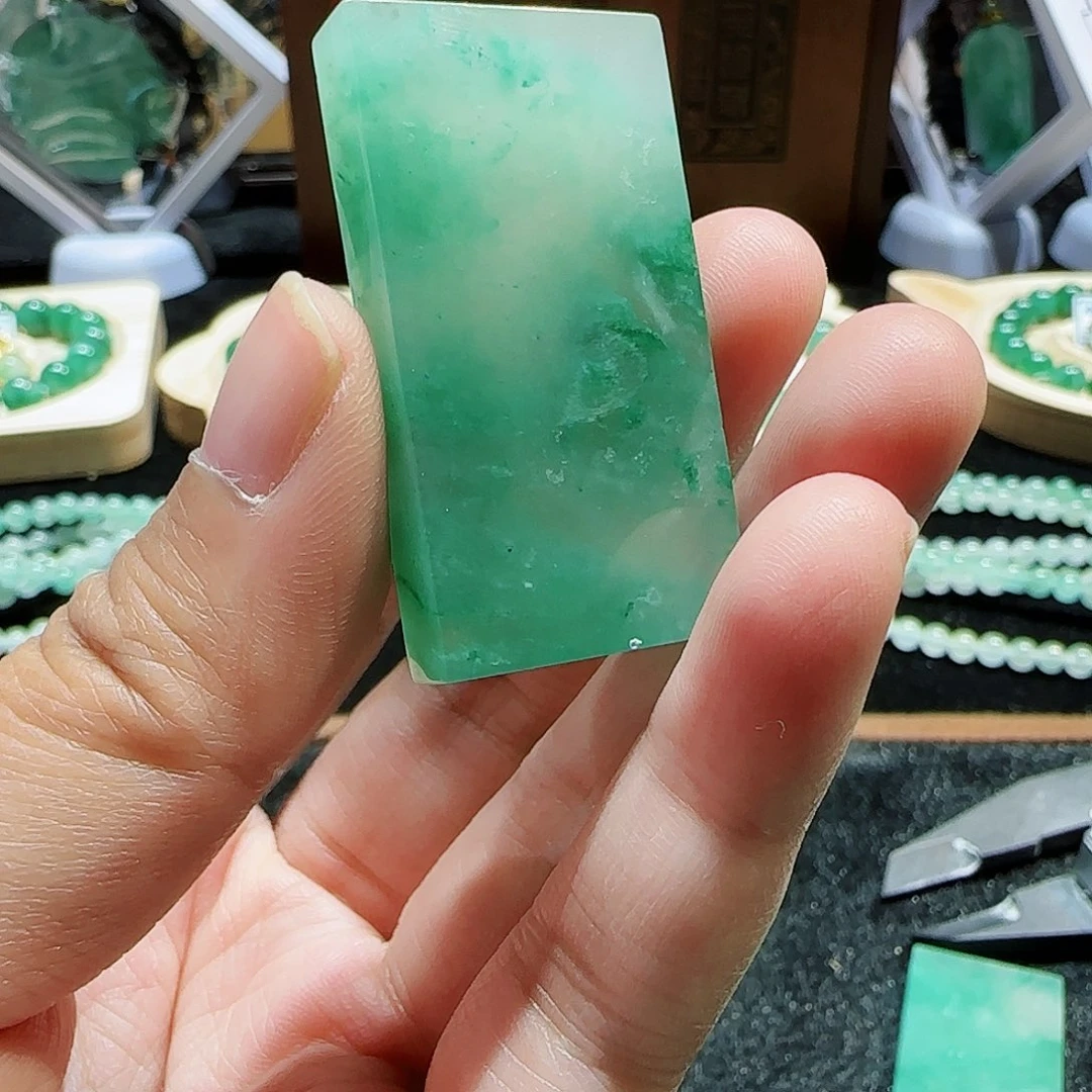 石英质玉颈饰未镶嵌呵*