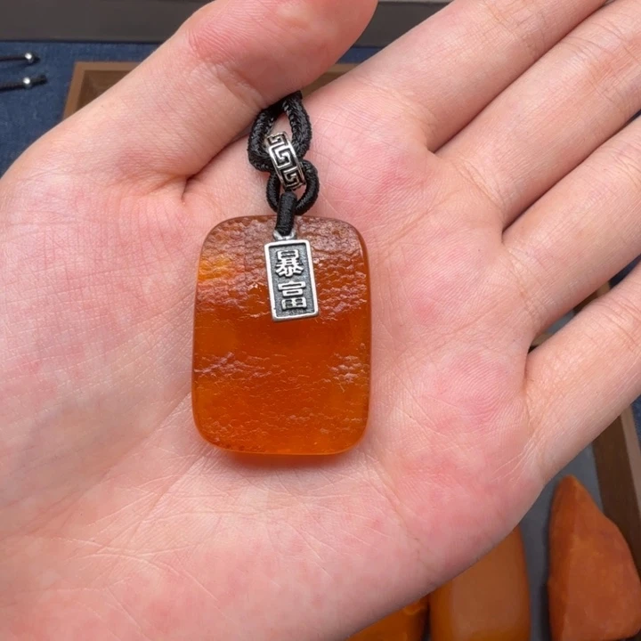 琥珀吊坠(赠链)未镶嵌