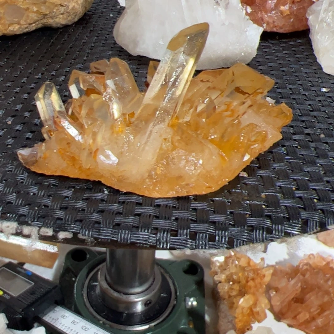 张***牧未镶嵌珠宝半成品水晶