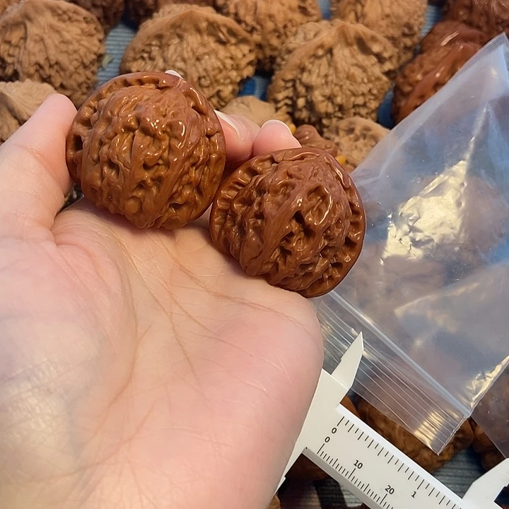 文玩核桃吊坠38白狮子