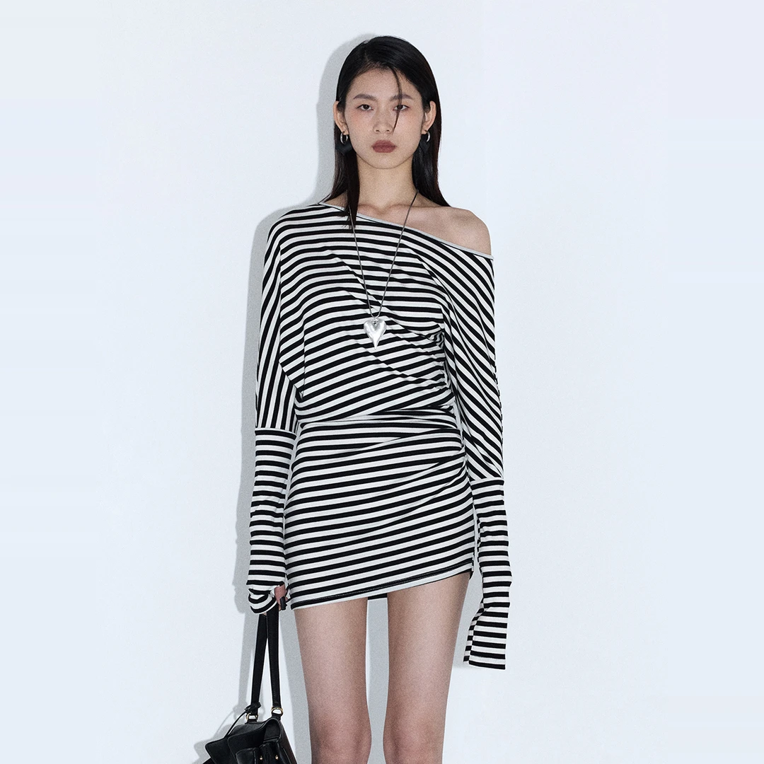 ourhour 腰间抽褶 黑色条纹一字露肩长袖连衣裙 女春设计感裙